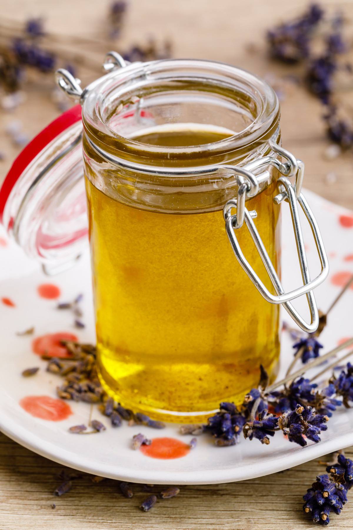 how-to-make-soothing-diy-lavender-skin-oil-try-this-nurtured-homes