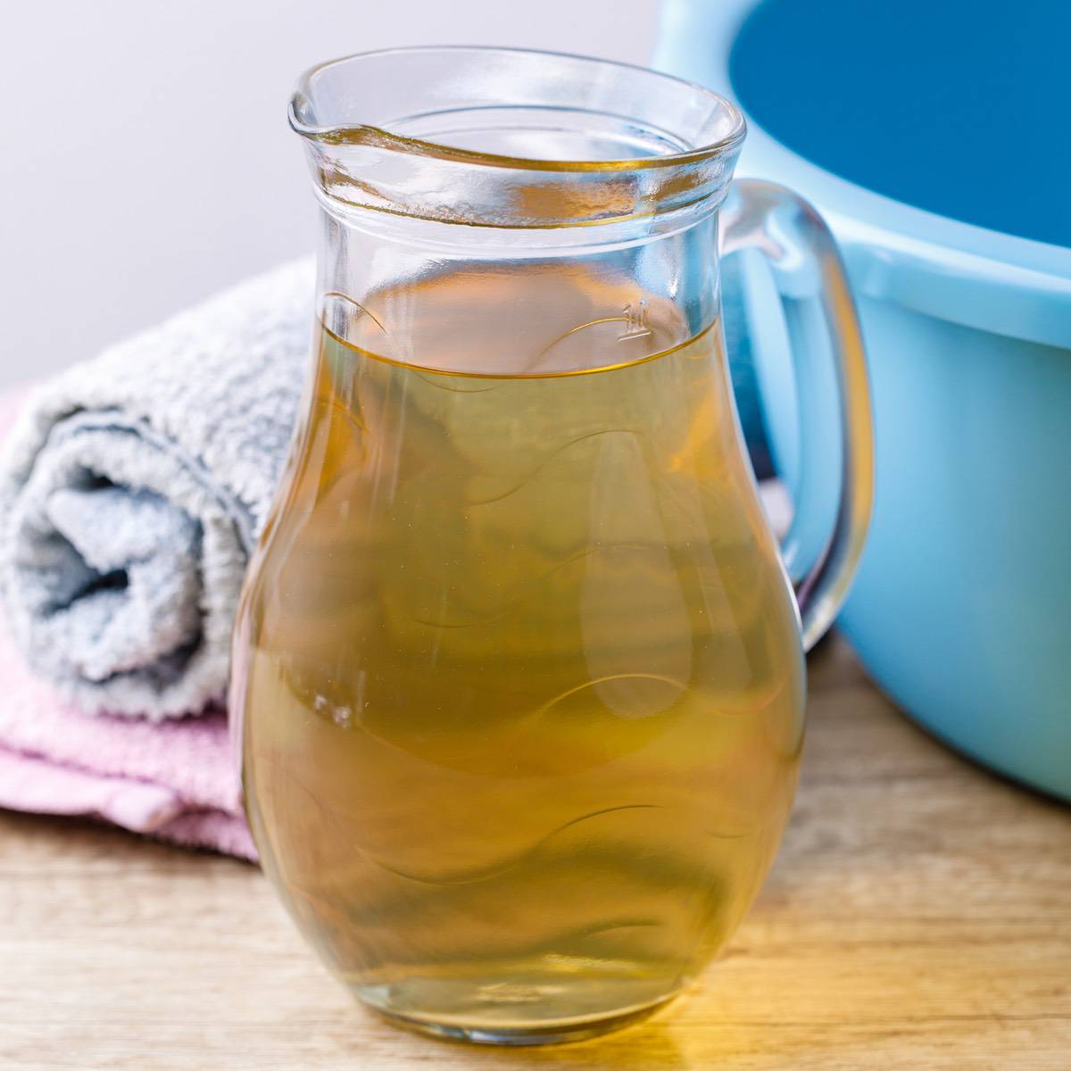 soaking feet in apple cider vinegar