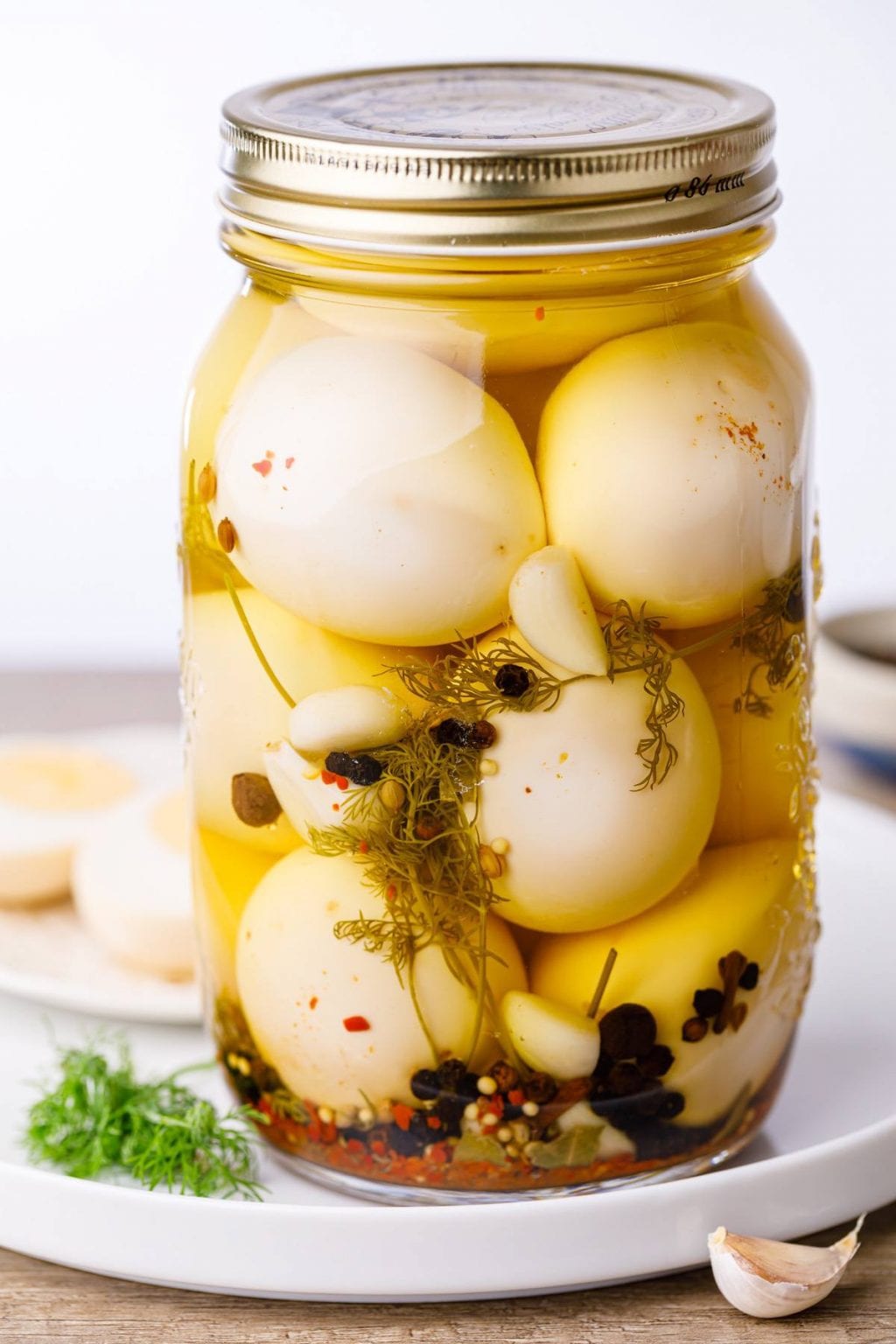 Easy Refrigerator Pickled Eggs with Fresh Dill, Garlic and Peppercorns ...