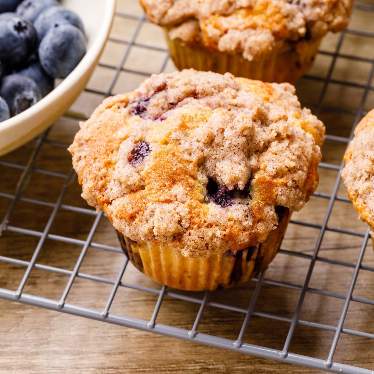 crumble top blueberry muffins