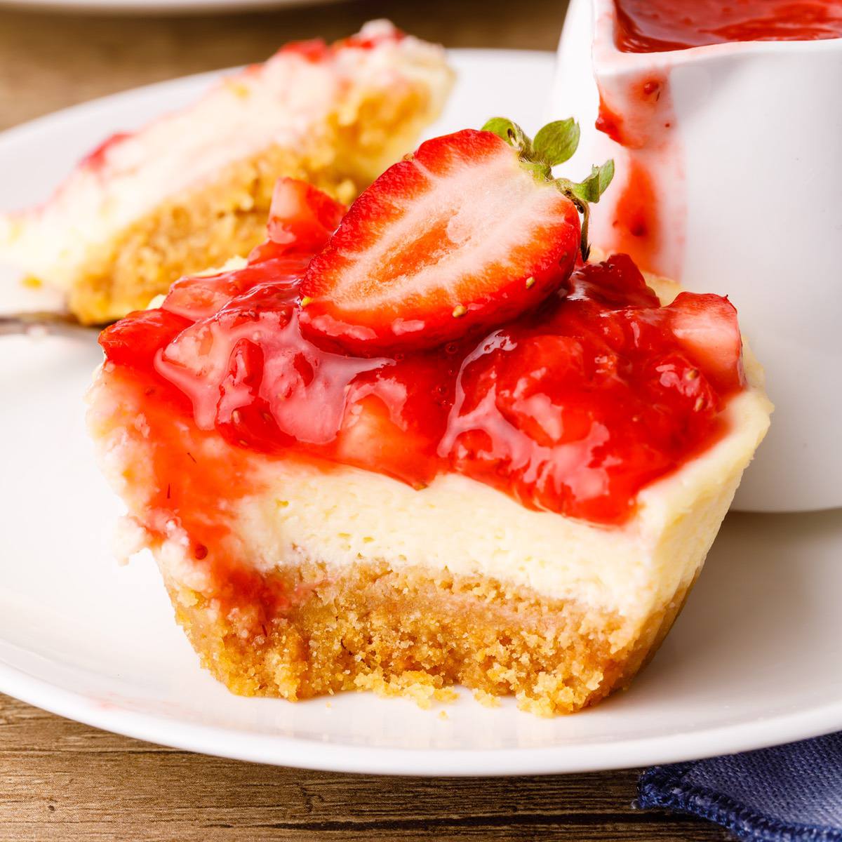 mini strawberry cheesecakes