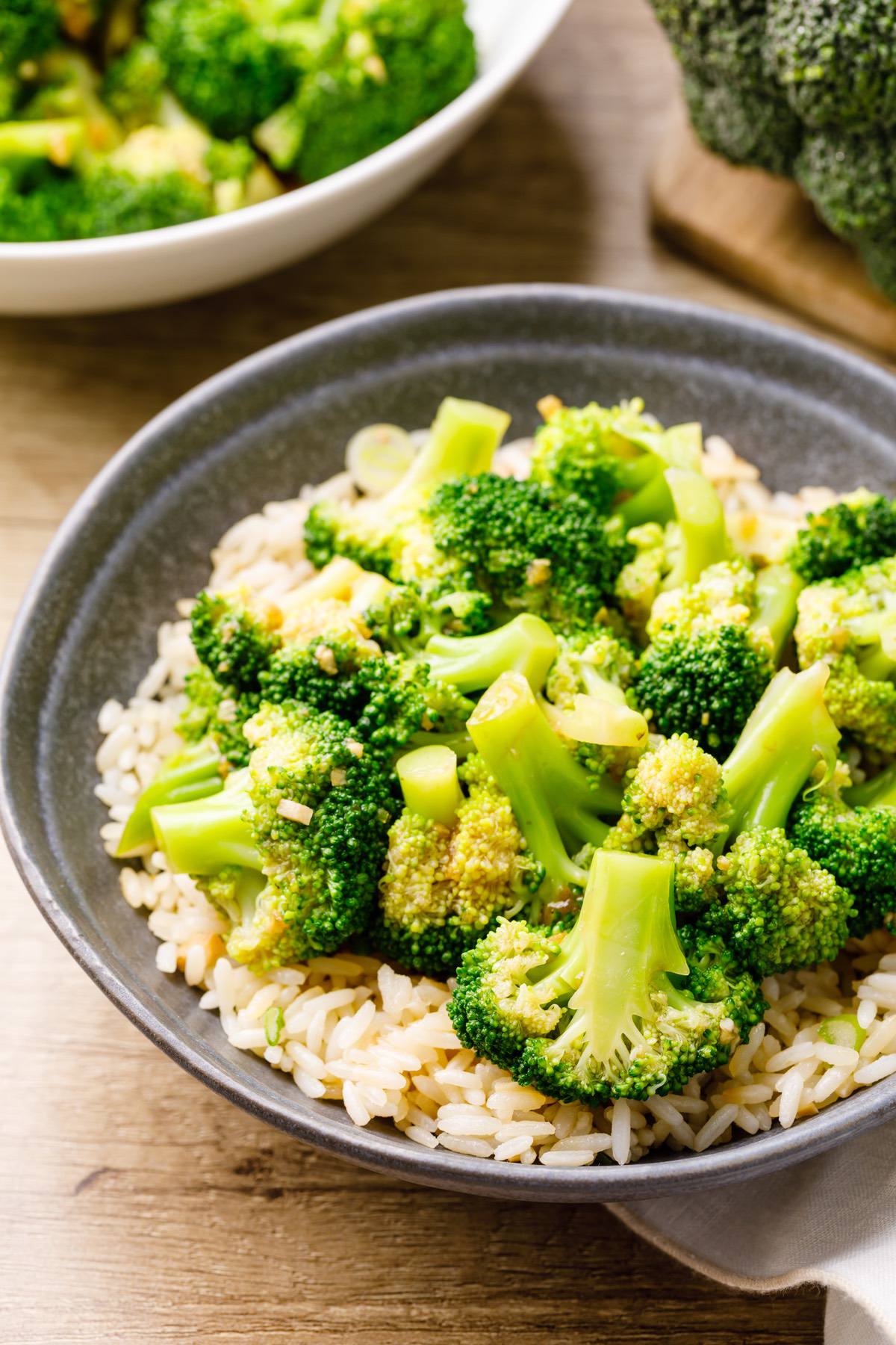 5-Minute Broccoli with Garlic Sauce - Nurtured Homes