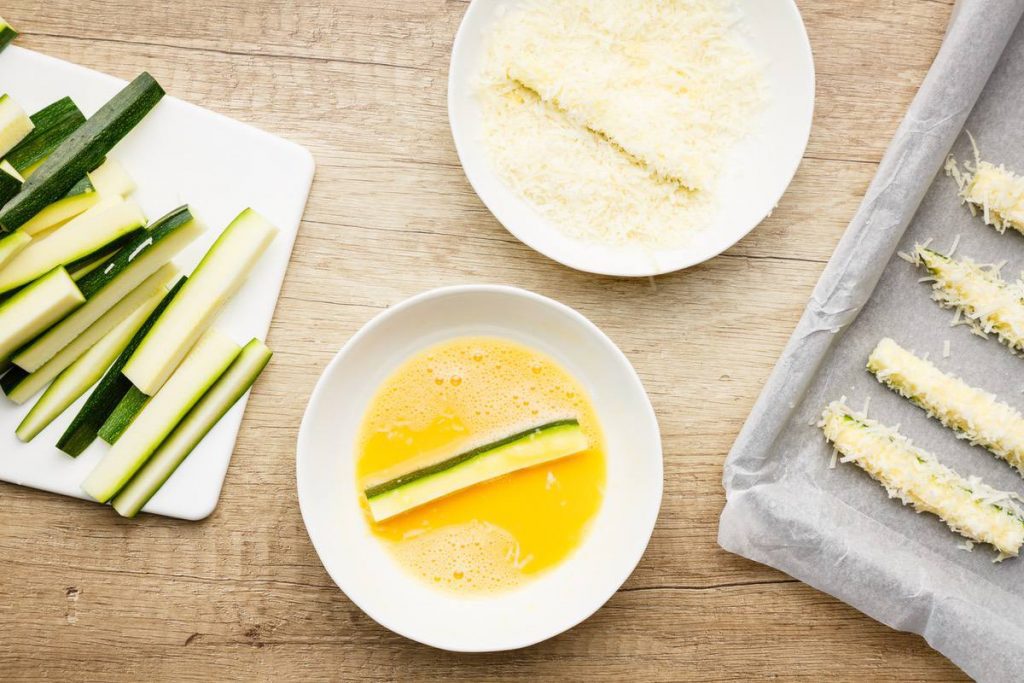 Oven-Baked Garlic Parmesan Fries (Easy Zucchini Fries Recipe ...