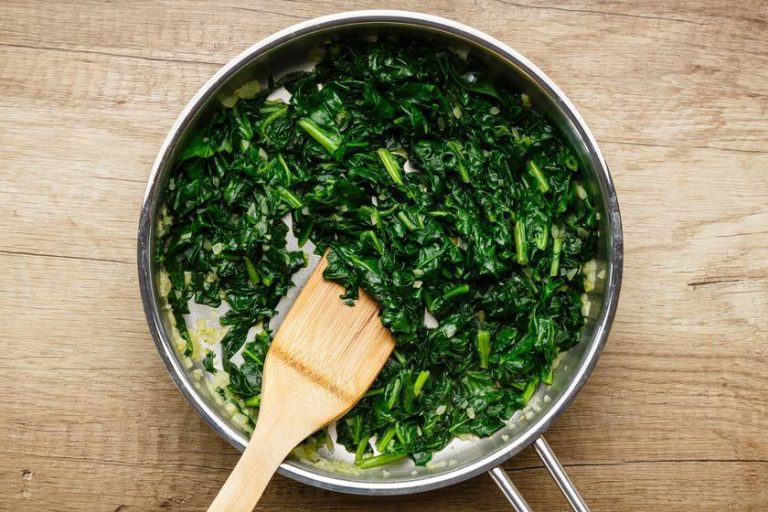 5-Ingredient Spinach Omelette (Easy and Healthy) - Nurtured Homes