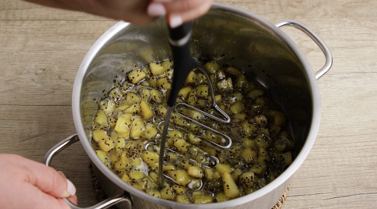 blending the kiwi jam with an immersion blender